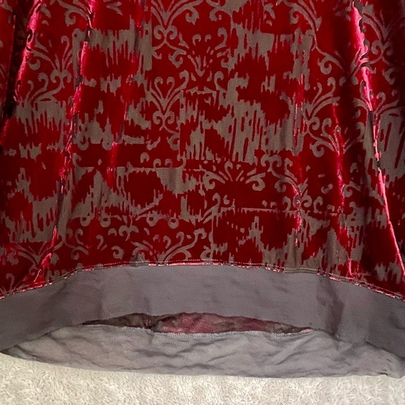 Vera Wang Burgundy Velvet Burnout Tunic Top Sz L Simply Vera Wimsigoth Whitchy - Picture 3 of 16